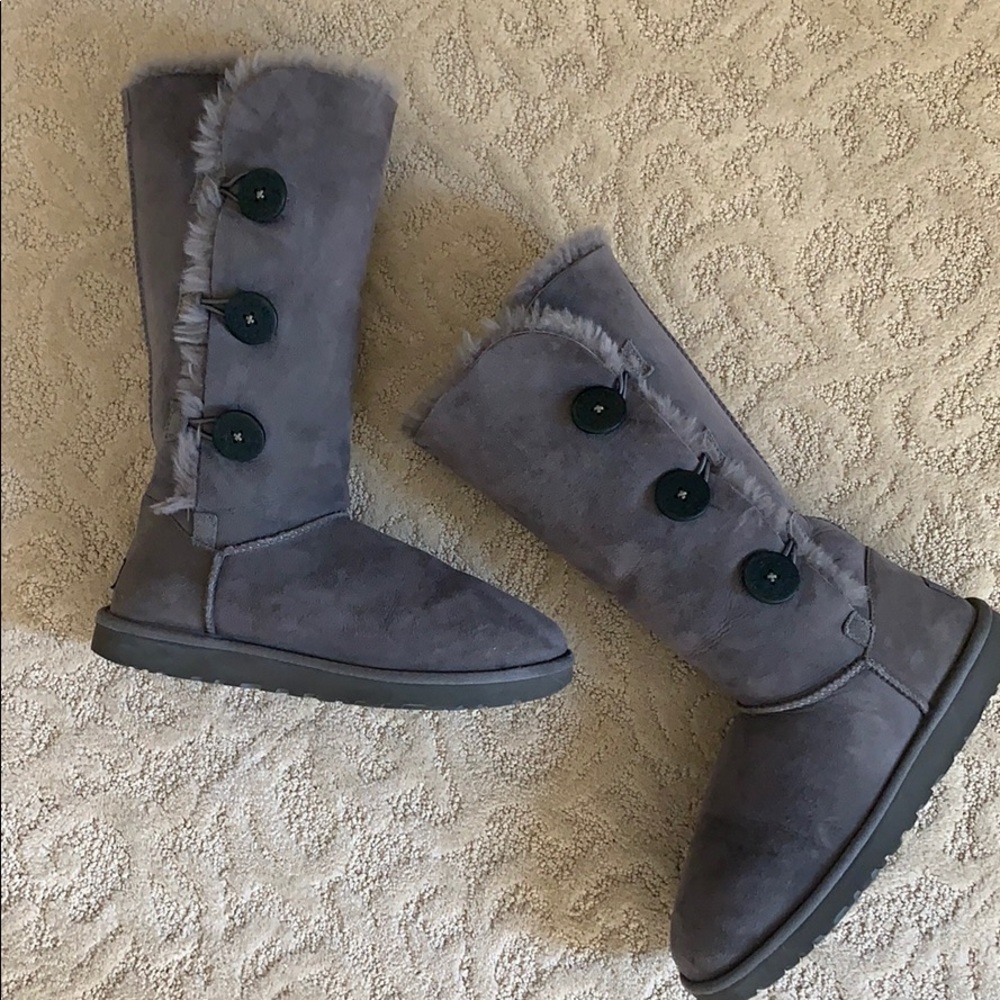 UGG BAILEY BUTTON TRIPLET II BOOT